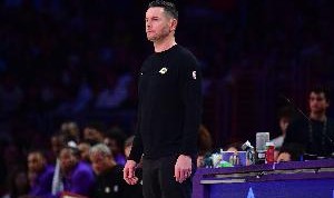 雷迪克：球队今晚看起来疲惫 我们没能保持住比赛初段的那种强度