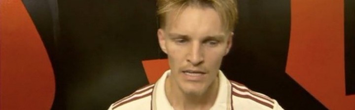 厄德高中场休息还要被采访引不满，球迷：荒谬！让球员去专注比赛