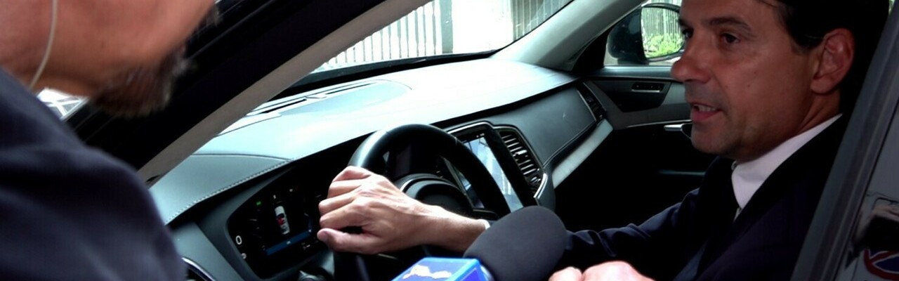 ?欧冠决赛0-5惨败，国米主帅小因扎吉被颁发超大号金貘奖