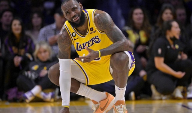 九游娱乐-湖人交易市场步履维艰：核心签位不松手，克内克特兜售还遇冷